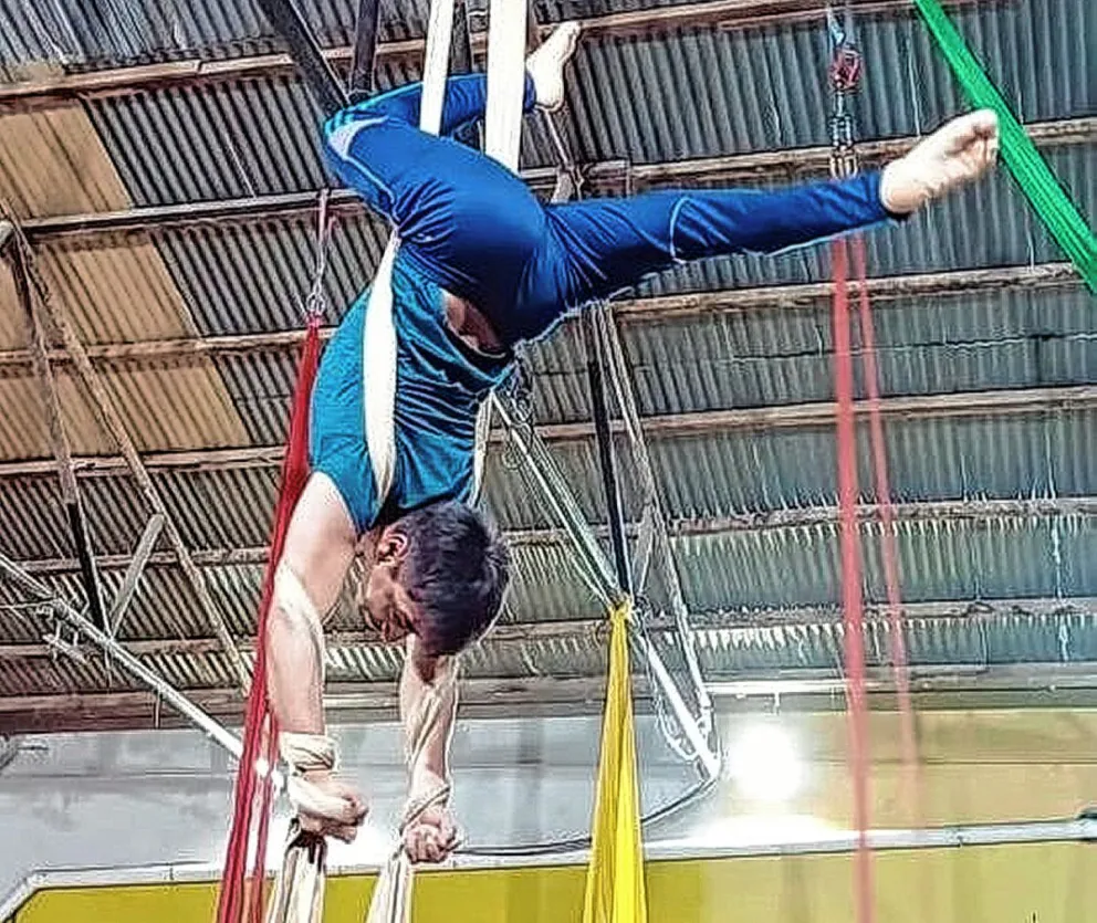 Este sábado se presenta “Balada para un loco”, un show de arte con danza, música y circo comodorense