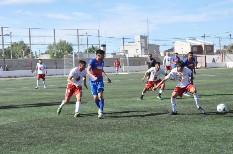 Huracán, Newbery y Portugués, siguen en lo más alto