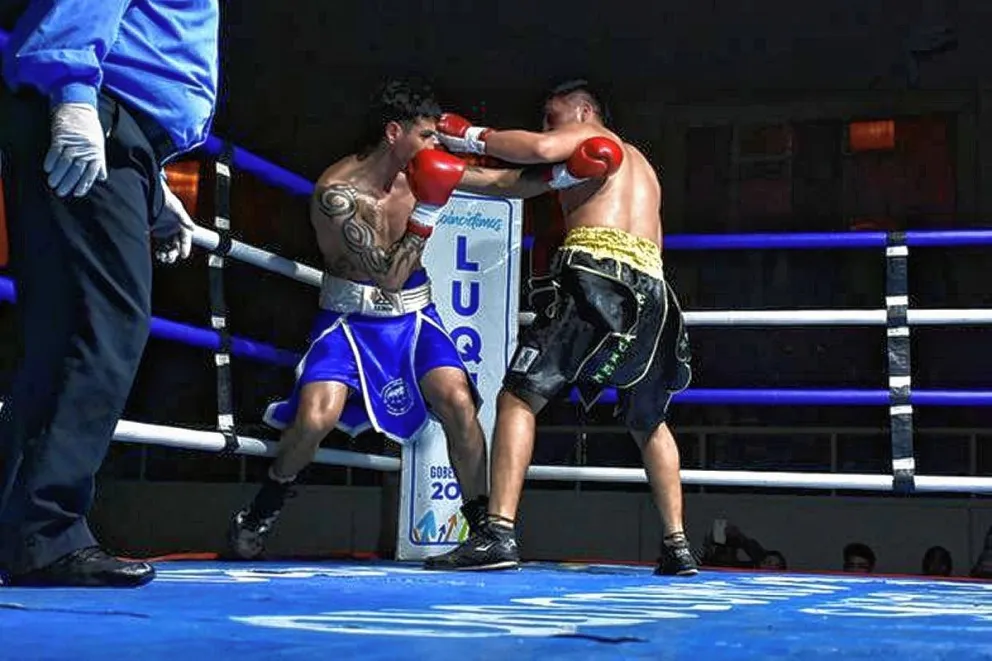 Noche de boxeo en el gimnasio Nº 1