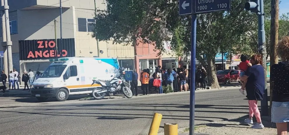 Corrió hacia la garita para no perder el colectivo y fue embestida por otro vehículo