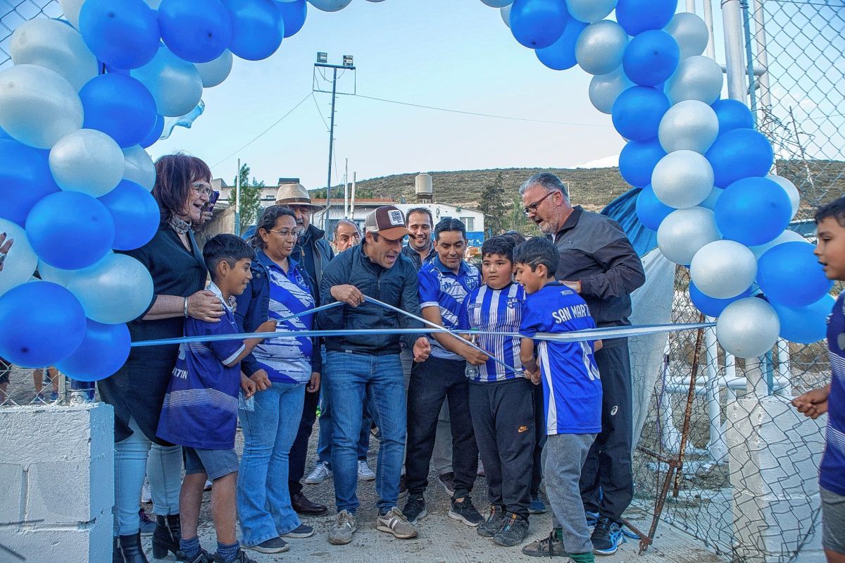 Luque inauguró obras y comprometió el césped sintético para la cancha del club San Martín