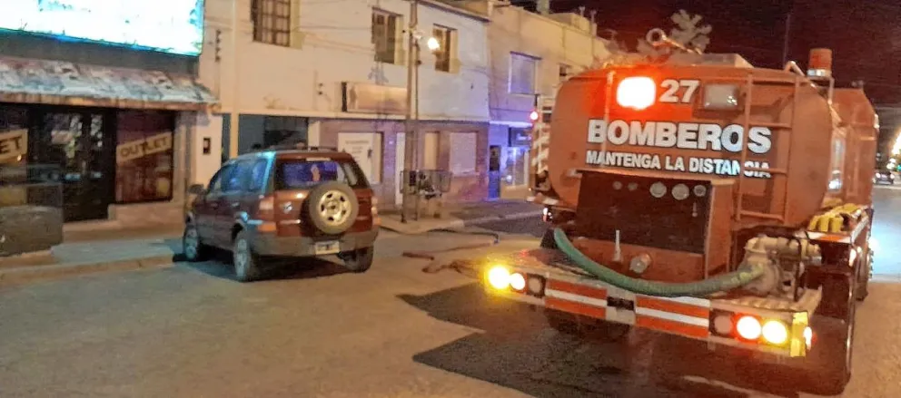 Incendio en un pelotero de calle Alem al 700 motivó urgente llegada de 3 autobombas