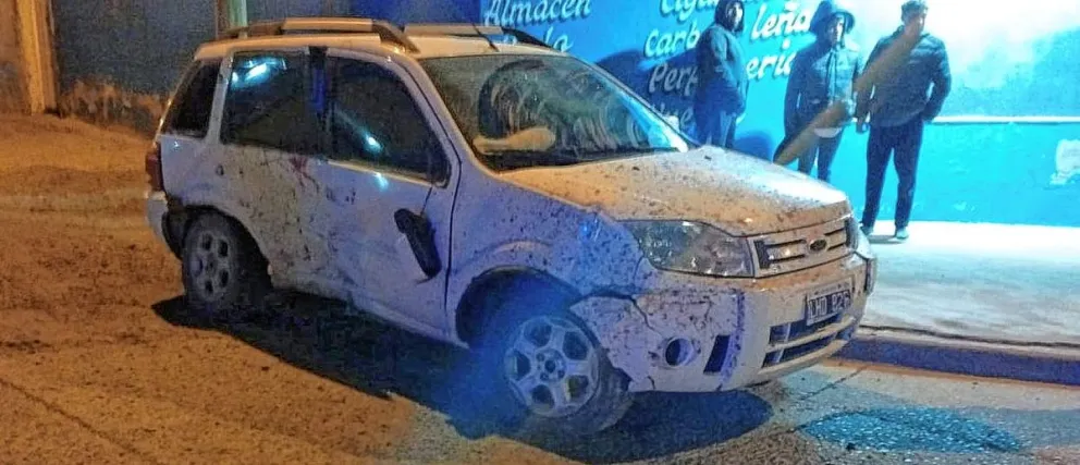 Violenta colisión nocturna con lesionados en avenida Polonia y calle Chazarreta