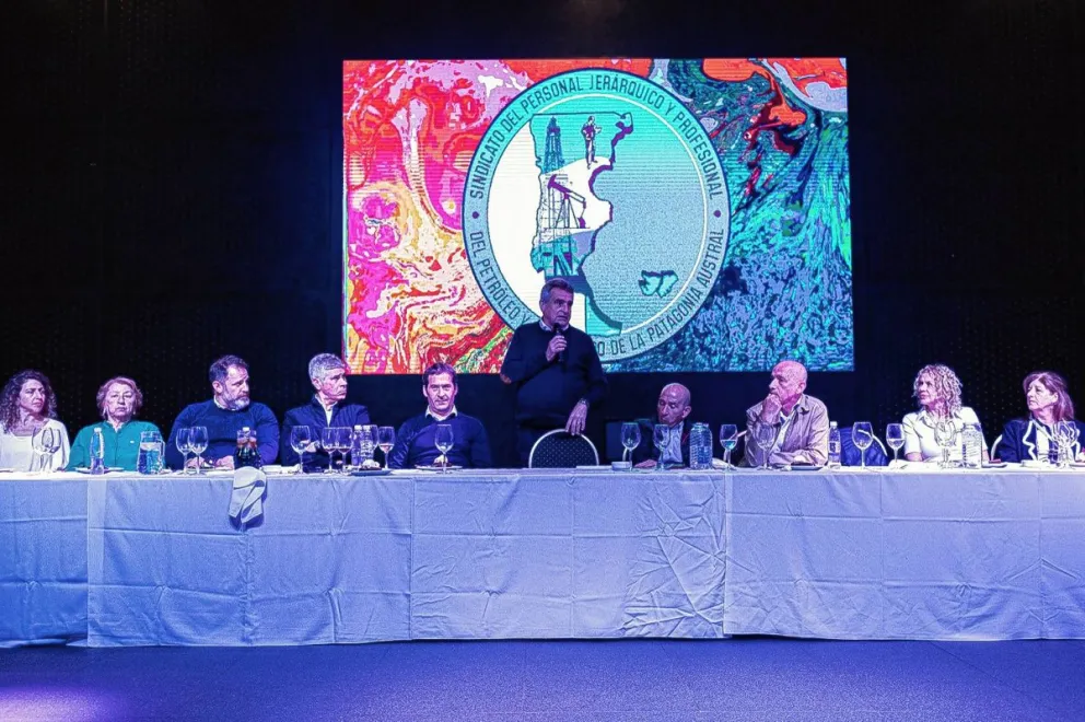 La fórmula Massa-Rossi recibió el apoyo de 300 mujeres en un encuentro en Comodoro