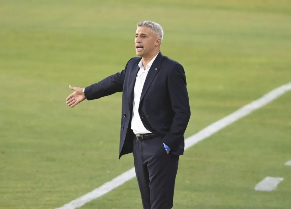 Hernán Crespo fue presentado como entrenador del Al Ain de Emiratos Árabes