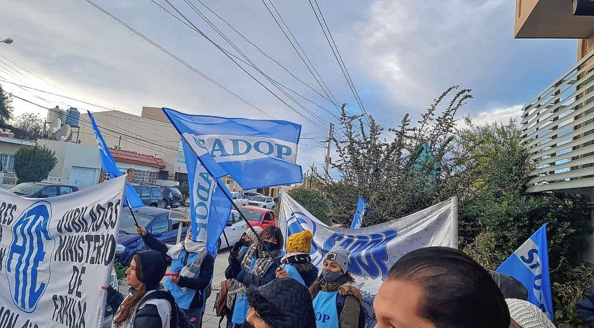 Educación: Gremios docentes van al paro hoy y mañana en toda la provincia