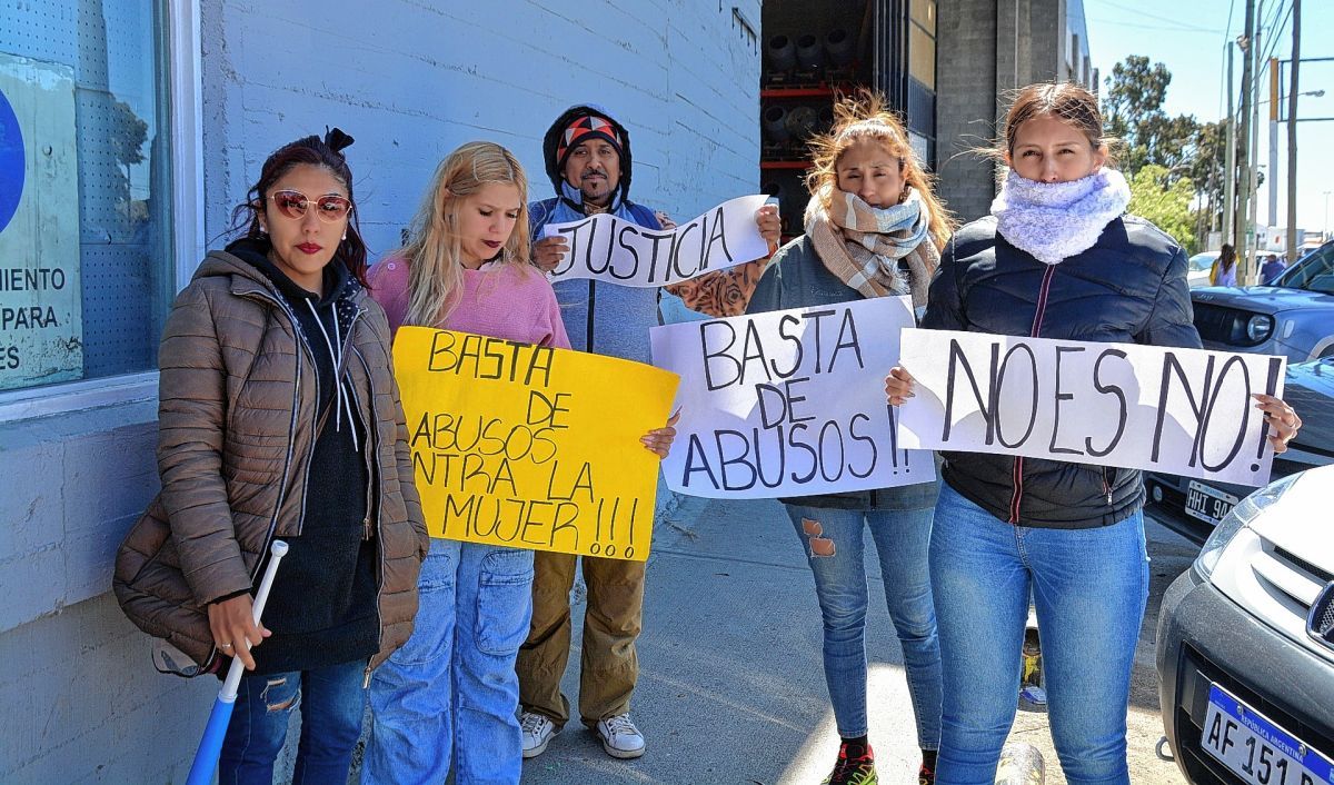 Se movilizaron exigiendo justicia por la mujer acosada en una empresa y desvinculada
