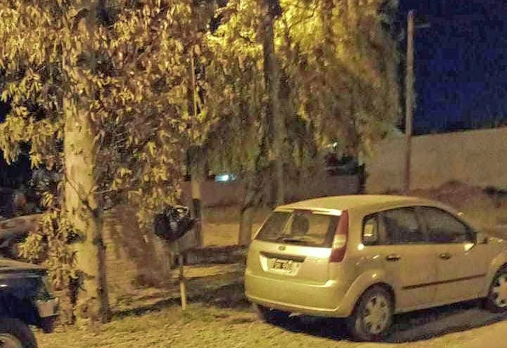 Robaron una moto, un auto y a otro lo prendieron fuego