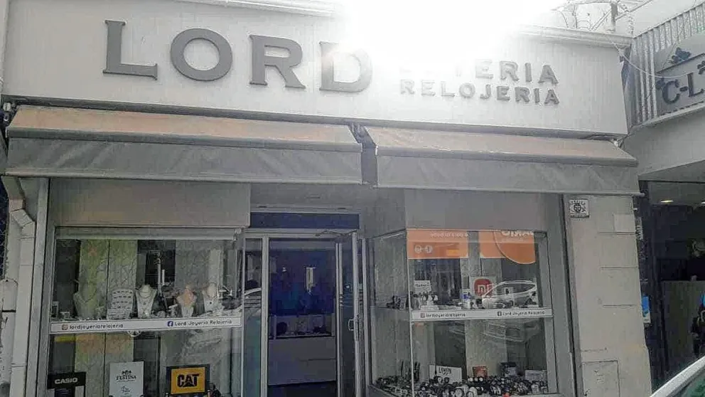 Con un vehículo robado en Trelew delincuentes fueron a dar “un golpe” a una joyería de Madryn