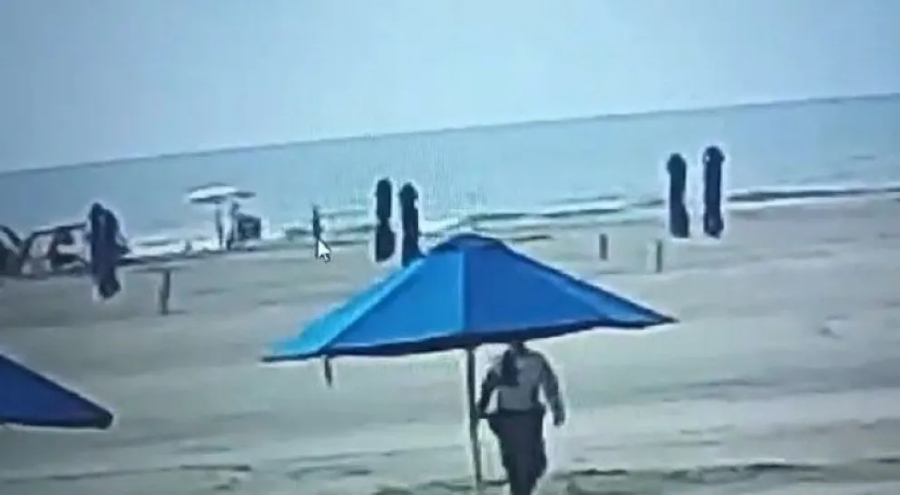 Una mujer murió tras ser impactada por un rayo en una playa de Colombia