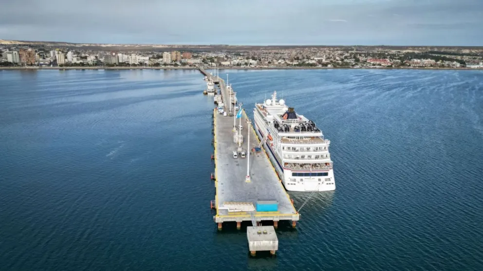 Temporada de Cruceros: El buque Hanseatic Spirit llegó a Puerto Madryn 