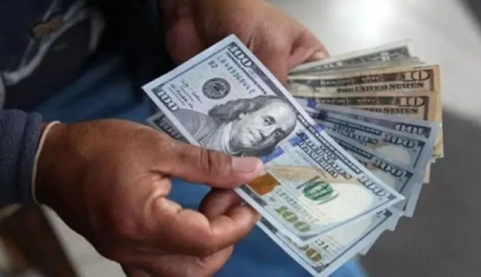 El dólar blue avanzó nuevamente y se acerca a los $1.300