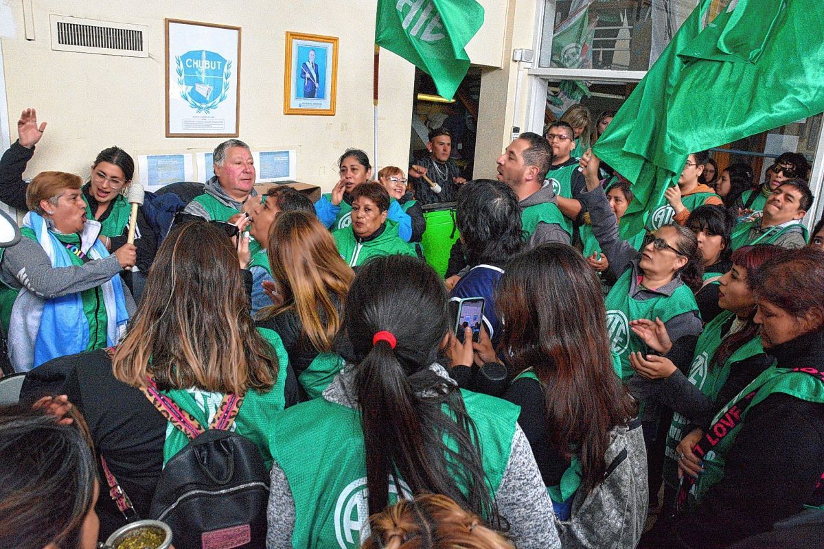 Docentes de Chubut reclaman ante una paritaria “cerrada unilateralmente”