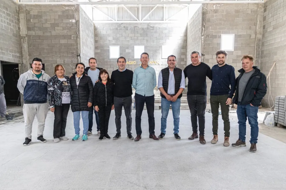 Luque recorrió la obra de la Parroquia San Antonio de Padua, que contiene a más de 1500 familias
