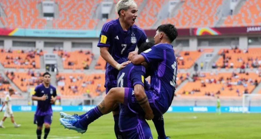 La Selección argentina Sub 17 aplastó a Polonia y clasificó a los octavos de final del Mundial