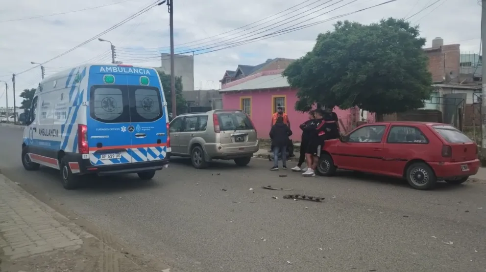 Una mujer fue trasladada al hospital tras un choque 