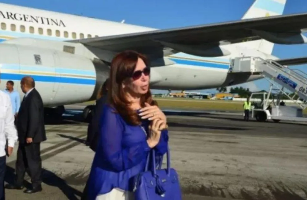 Controversia con Cristina Kirchner y el uso del avión Oficial ARG-01 para su viaje a Italia