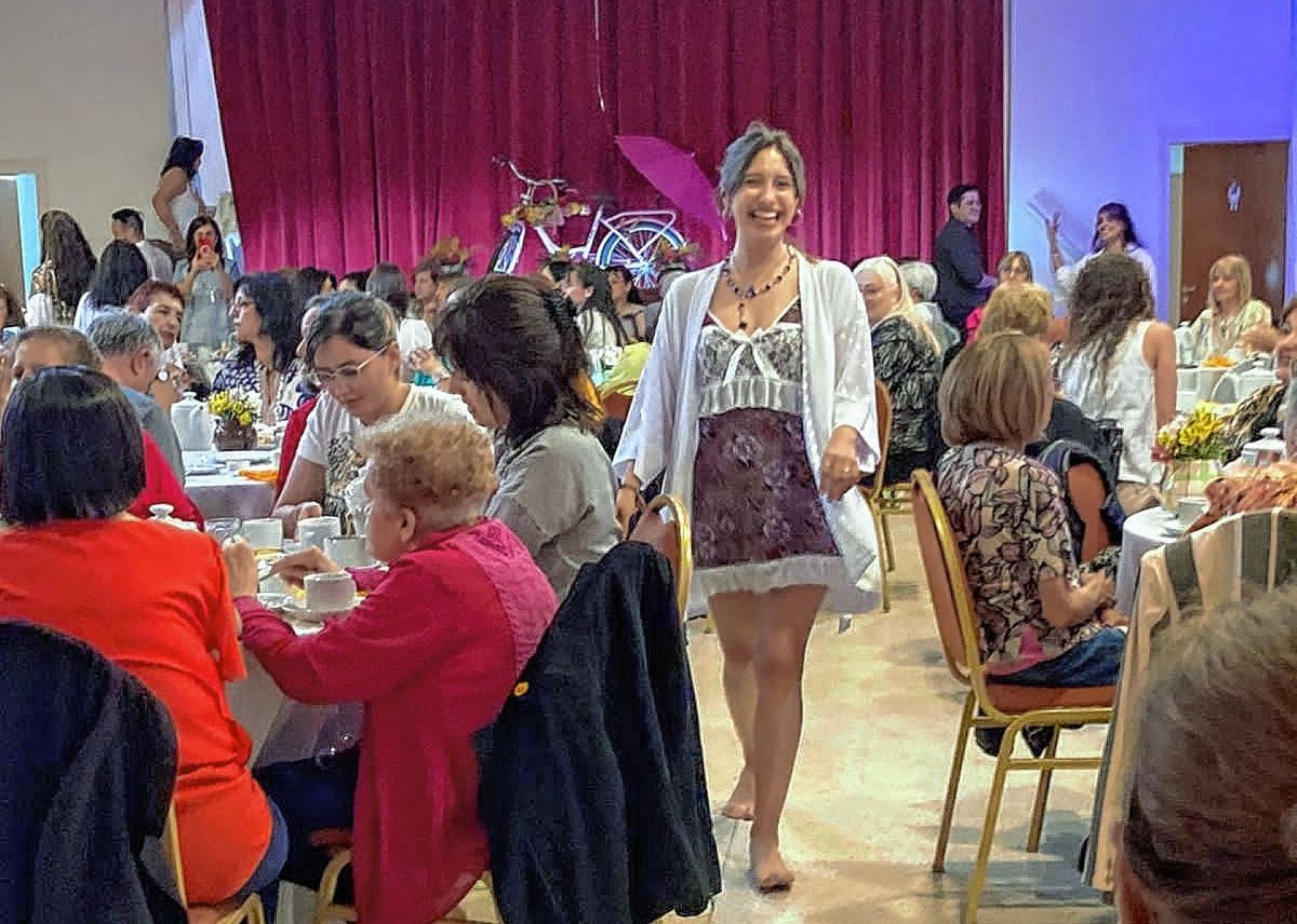 Exquisiteces y glamour en el tradicional “té griego” de la Colectividad Helénica