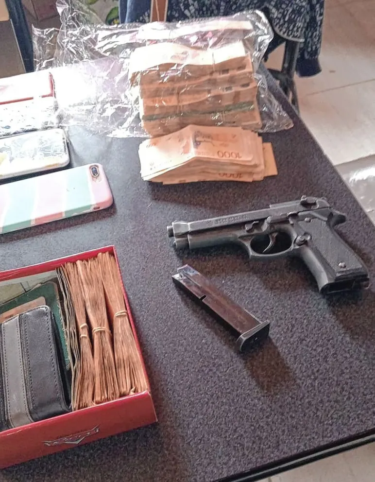 Ocho detenidos, 38 allanamientos, drogas y armas secuestradas en operativo anti narco que abarcó Roca, Trelew y playa Unión 