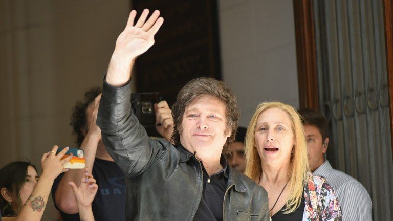 Javier Milei, luego de votar: “Esperemos que para mañana haya más esperanza y no continuidad de decadencia”