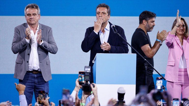 Sergio Massa reconoció la derrota y felicitó a Javier Milei