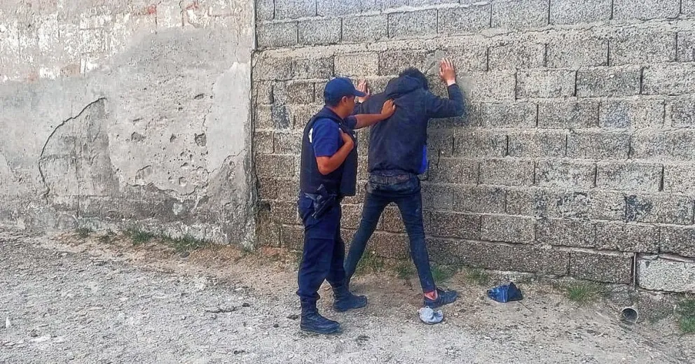 Asaltó tienda de avenida Kennedy, lo persiguieron y lo atraparon a los golpes para entregarlo a la policía