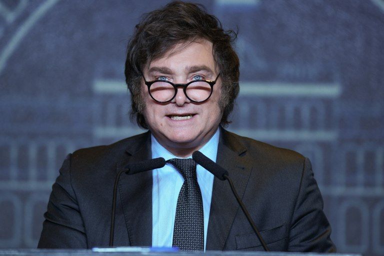 Milei suspendió su viaje a Estados Unidos y reacomoda las piezas de su futuro Gabinete