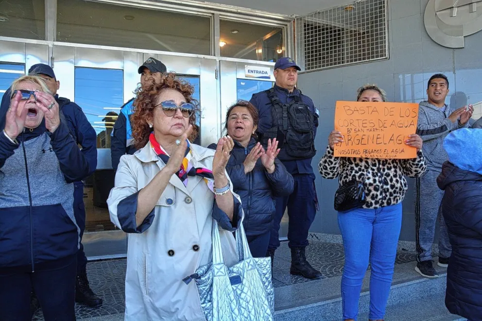 Vecinos se manifestaron en las puertas de la SCPL