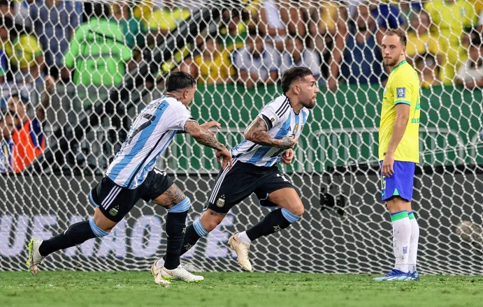 Argentina venció a Brasil en un clásico caliente por la represión policial y lo dejó sin invicto como local por Eliminatorias