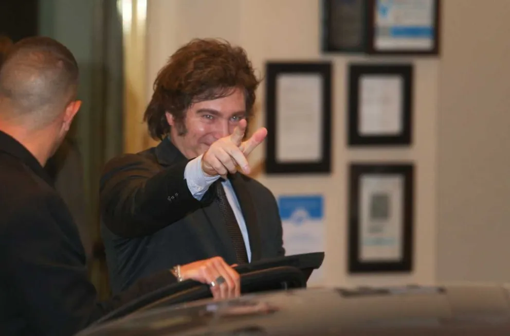 La motosierra de Milei apunta a cargos sin sentido, superposición de tareas y ´ñoquis´