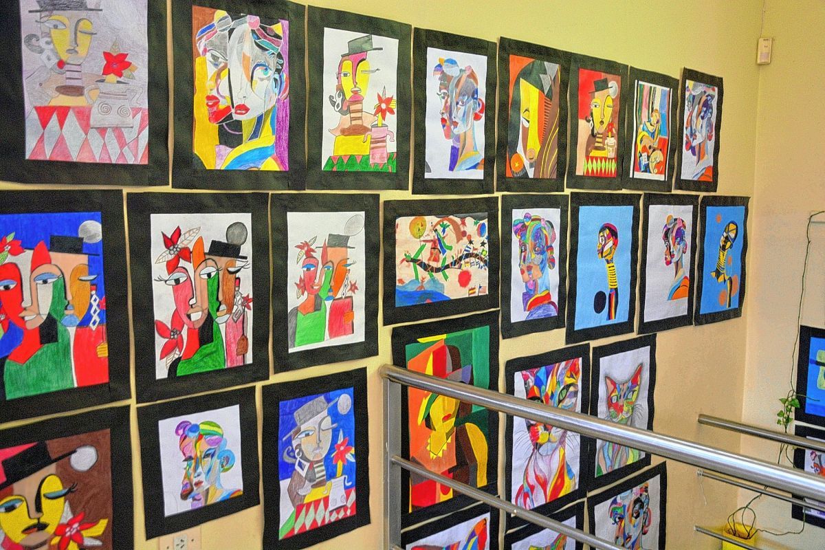 Ya se puede visitar la muestra de arte “Un mundo de fantasía” de la Escuela 711