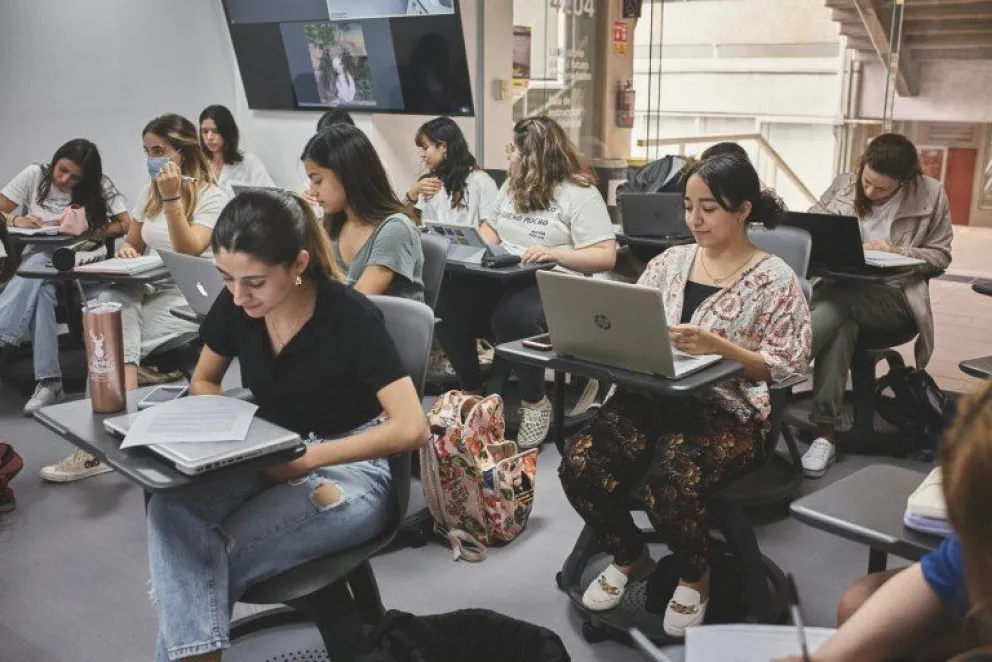 Pese a que su información no es confiable, 9 de cada 10 estudiantes usan ChatGPT