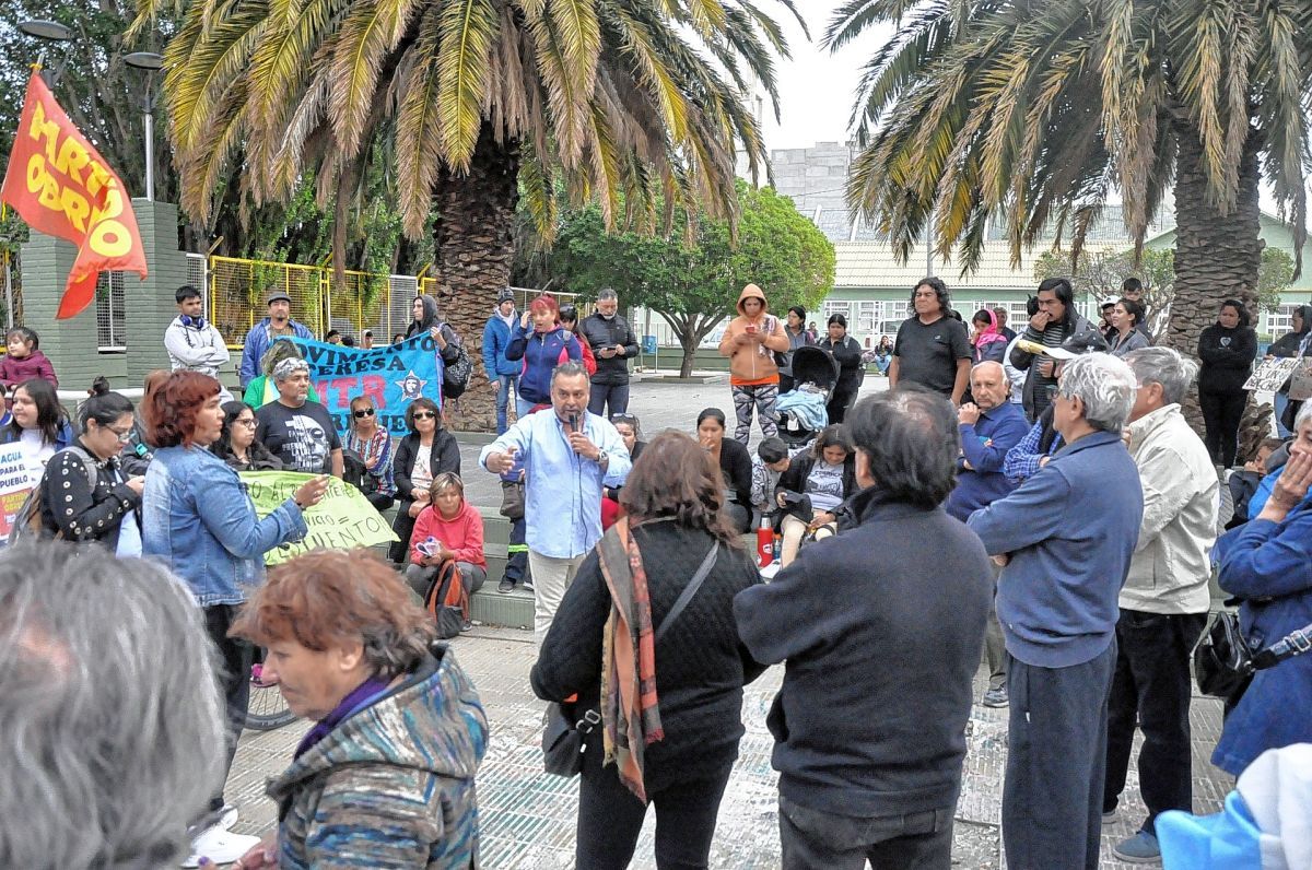 Vecinos marcharon en reclamo por la falta de agua y la crisis hídrica
