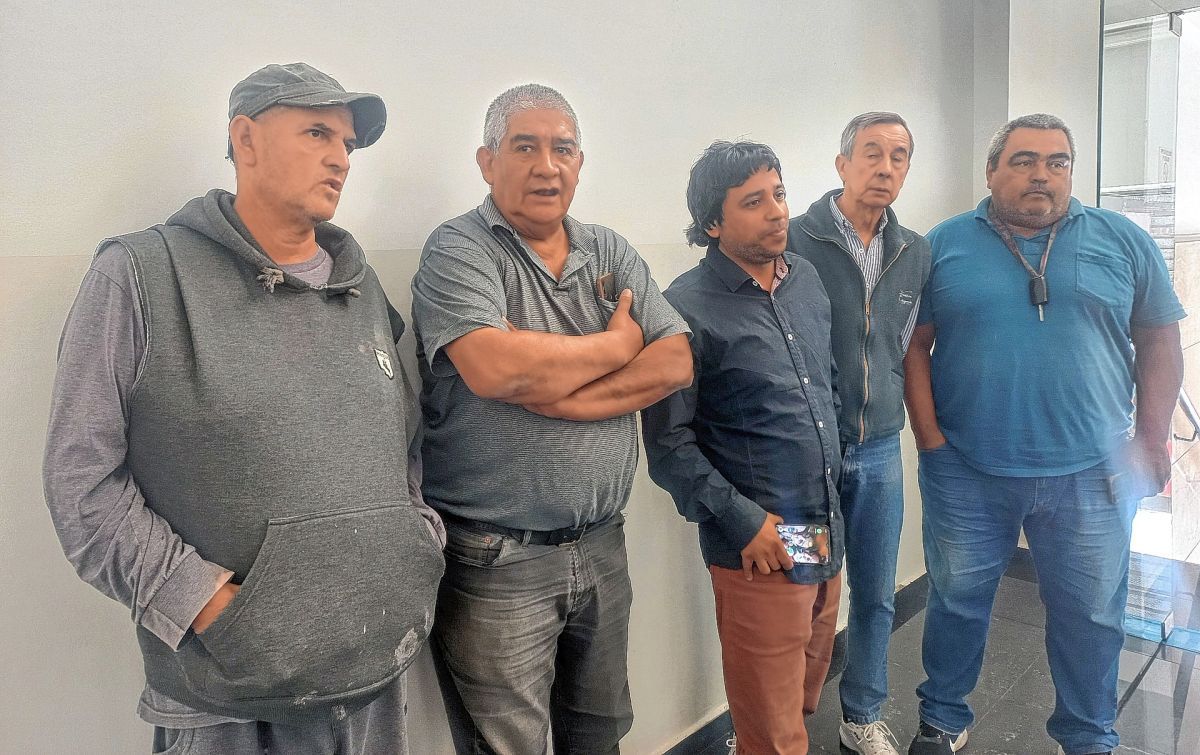 Taxistas reclaman por el incremento de impuestos y se declaran en alerta y movilización