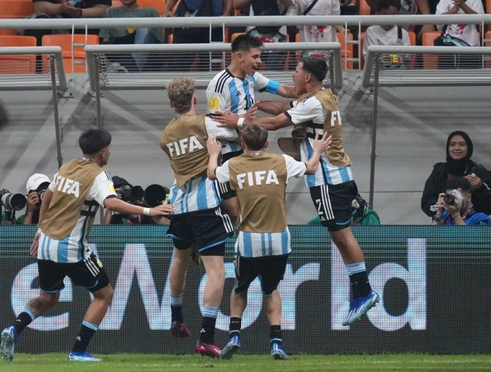 Argentina goleó a Brasil con un "Diablito" Echeverri en llamas y es semifinalista del Mundial Sub 17