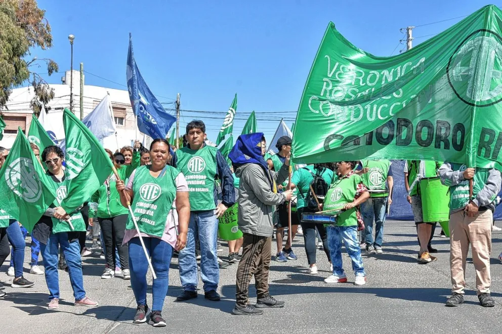 Trabajadores nucleados en ATE se movilizaron por el centro de la ciudad: “La inflación nos comió el bolsillo”
