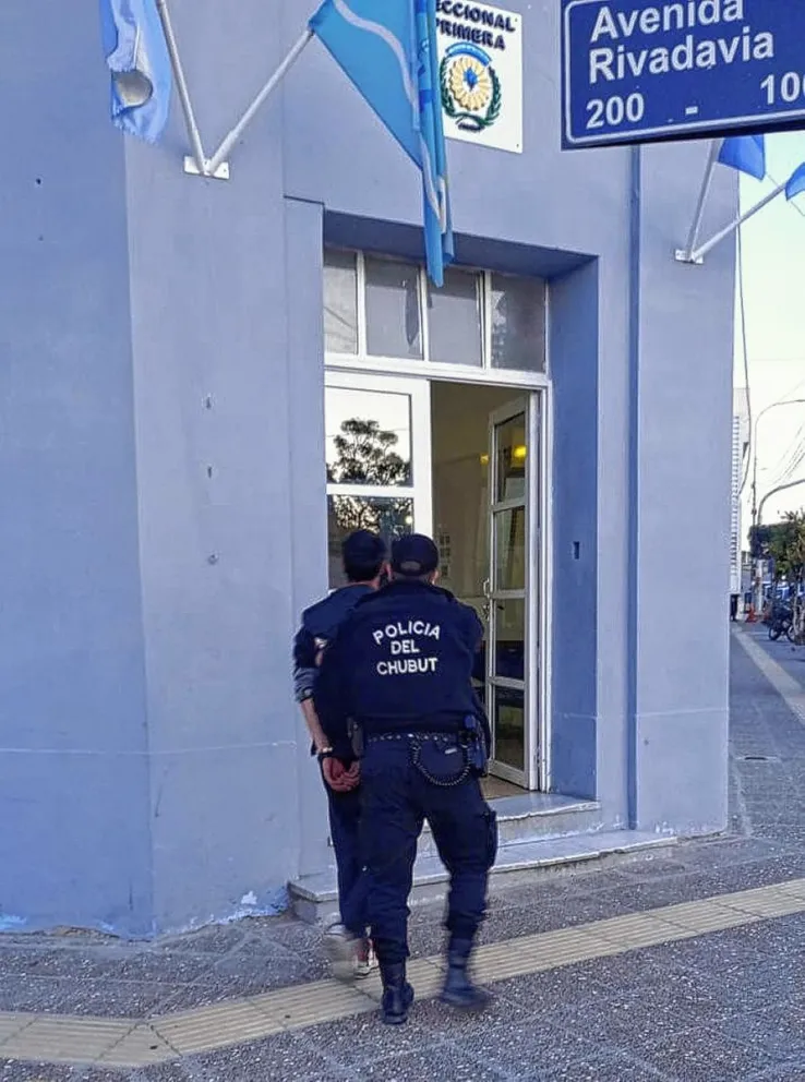 Se perdió el recital de La Renga en Ushuaia por tener captura desde Madryn: dormía en el Hospital Regional para seguir al sur y quedó detenido