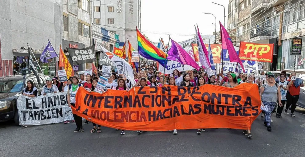 El Municipio acompañó la marcha de lucha por la Eliminación de las Violencias contra las Mujeres en Comodoro