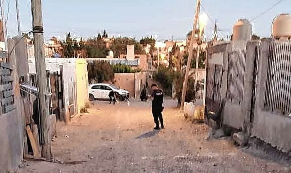 Hirieron a un hombre en medio de un tiroteo callejero en barrio de Trelew y estaba grave