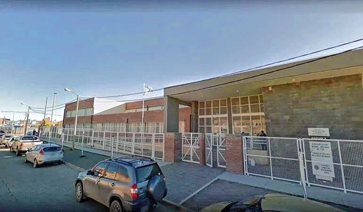Reubicación de estudiantes secundarios: estimaban reubicar unos 250 ingresantes pero sólo fue la mitad
