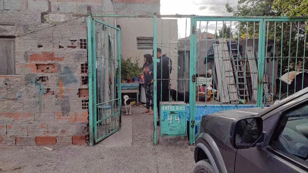 Atacaron a tiros una casa e hirieron a uno de sus ocupantes en un pie