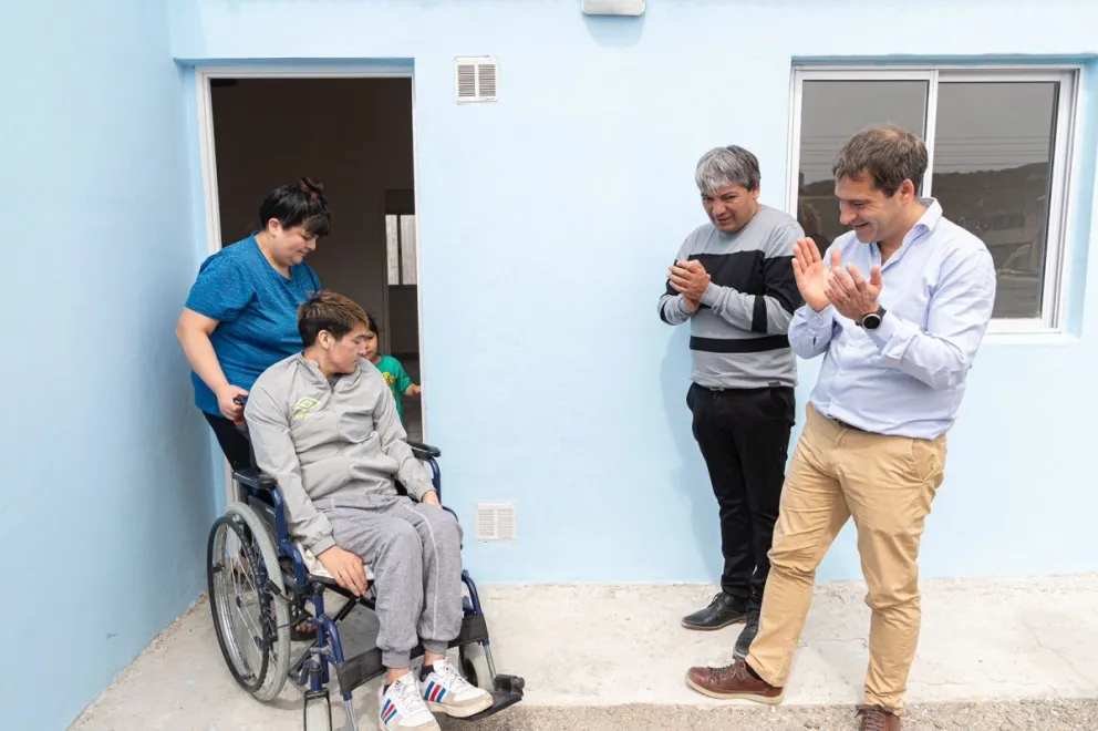 El Municipio entregó dos viviendas a familias en situación de vulnerabilidad en los barrios San Cayetano y Rodríguez Peña