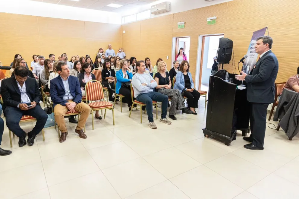 Luque participó del 1° Congreso Patagónico de Malformación Anorectal pediátrica que contó con la presencia de prestigiosos médicos del país