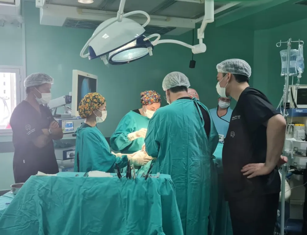 Se realizó la primer cirugía malformación anorrectal laparoscópica en Comodoro Rivadavia y se transmitió en vivo