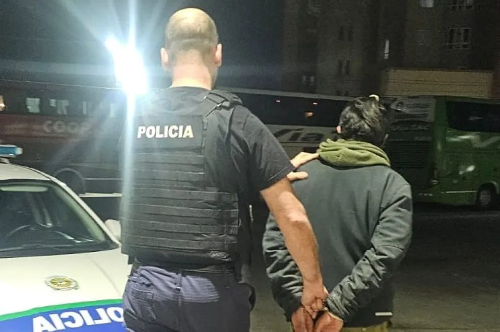 Tenía pedido de captura y lo atraparon en la terminal 