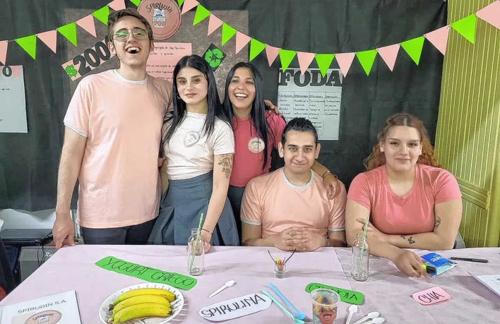Se realizó la muestra “Con ojos de mar” del colegio Biología Marina