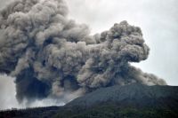 Al menos 11 alpinistas murieron por la erupción de un volcán en Indonesia