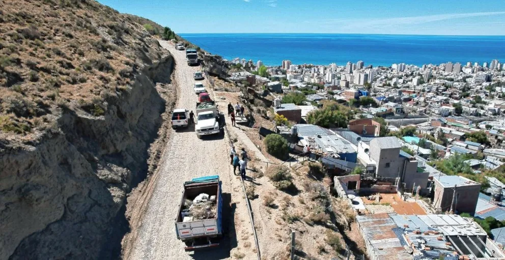El Municipio encara la limpieza integral de todos los pasajes de los barrios altos de la zona sur