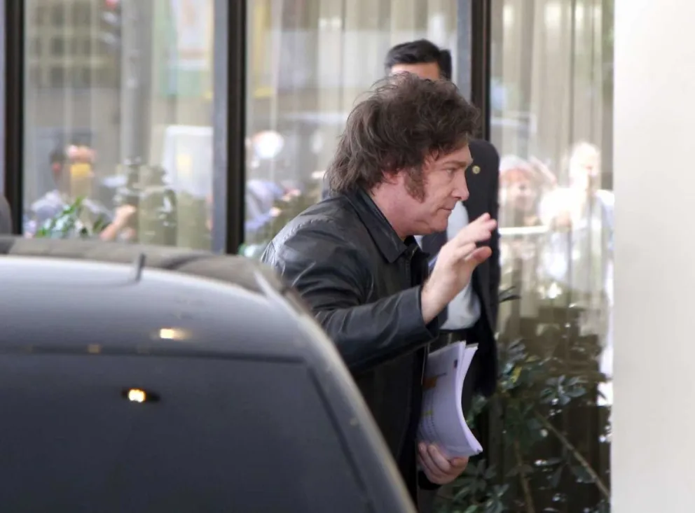 La Justicia ya tramita el primer amparo colectivo contra el DNU de Javier Milei