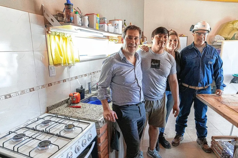 Luque inauguró una nueva red de gas en barrio Padre Juan Corti